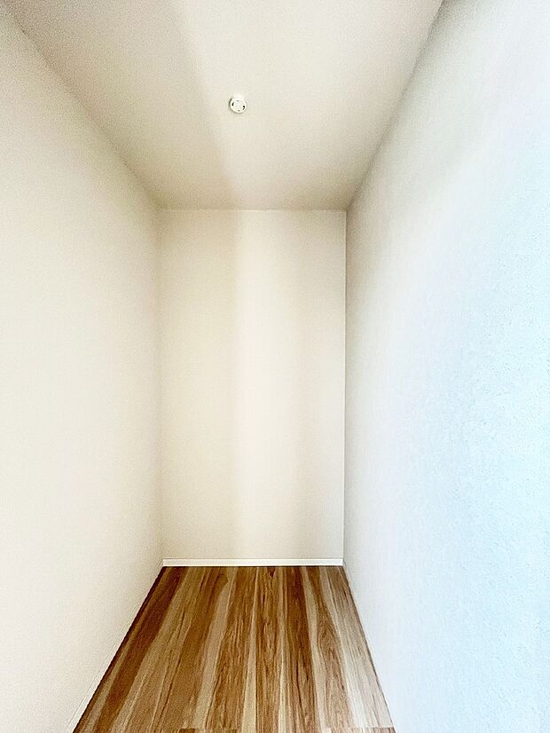 ウォークインクローゼットの活用で生活空間スッキリ