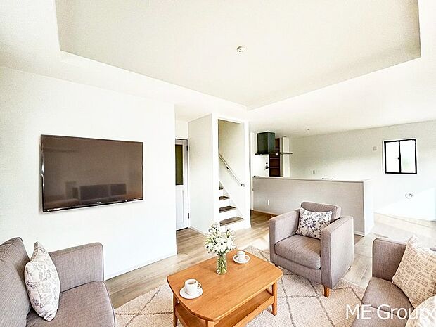 落ち着いた雰囲気のLDKは家族みんなの快適空間※家具はCGです