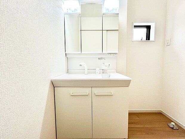 収納力と機能性に優れた洗面化粧台