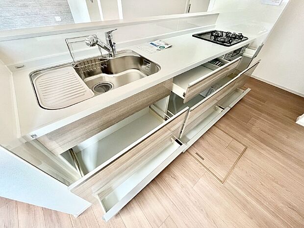 使いやすさを優先したスライド式収納タイプ!