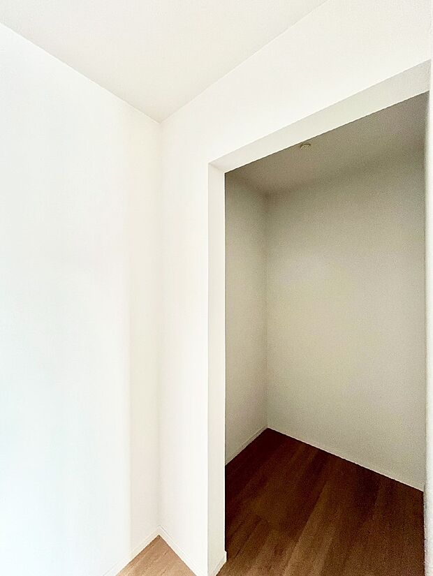 ウォークインクローゼットの活用で生活空間スッキリ