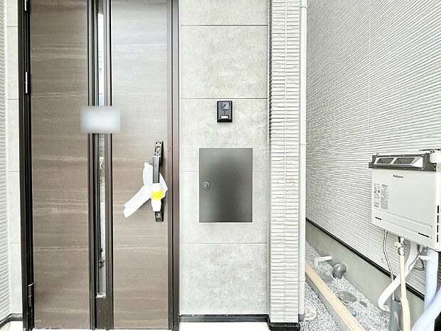 シンプルなデザインのポスト