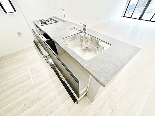 使いやすさを優先したスライド式収納タイプ！