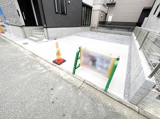 カースペースは2台駐車可。セカンドカーや来客時に便利です！