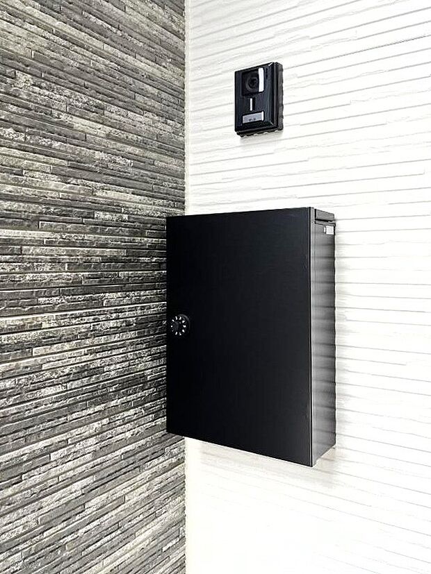 シンプルデザインのポスト。