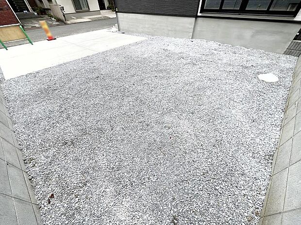 お子さまの遊び場や奥さまのガーデニングなど用途多彩な庭スペース！