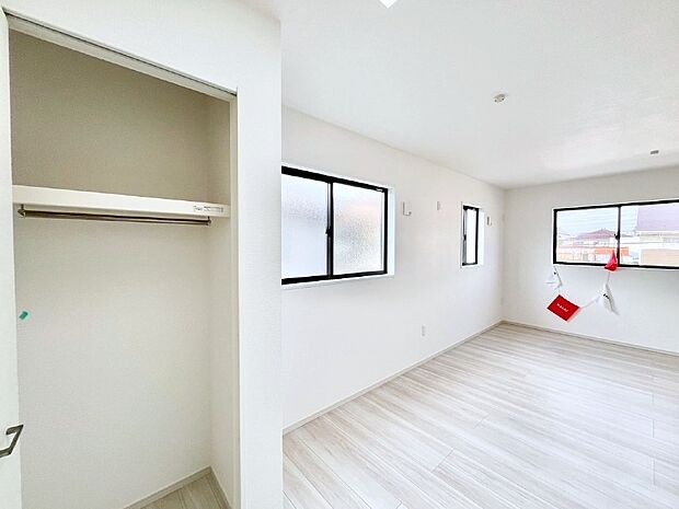 2面採光なので、明るく風通しも良く心地良い生活が送れます。