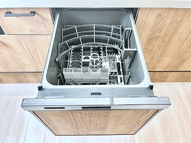 面倒なお片づけは食洗機にお任せ！家事の負担が減って、時間にも気持ちにもゆとりができます。