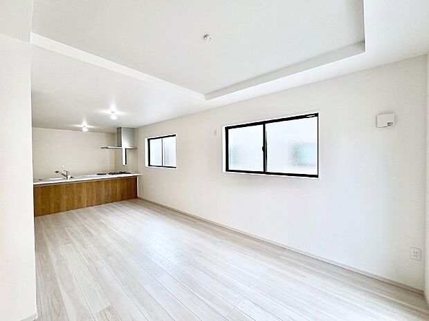 家族の笑顔が自然と生まれてくる、そんな雰囲気のダイニングに仕上がっています。