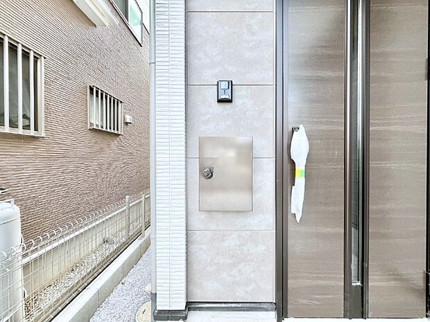 シンプルデザインのポスト。