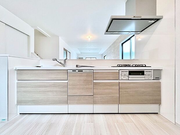 食洗機・浄水器・3ツ口コンロなどデザイン性も機能性も兼ね備えたシステムキッチン!