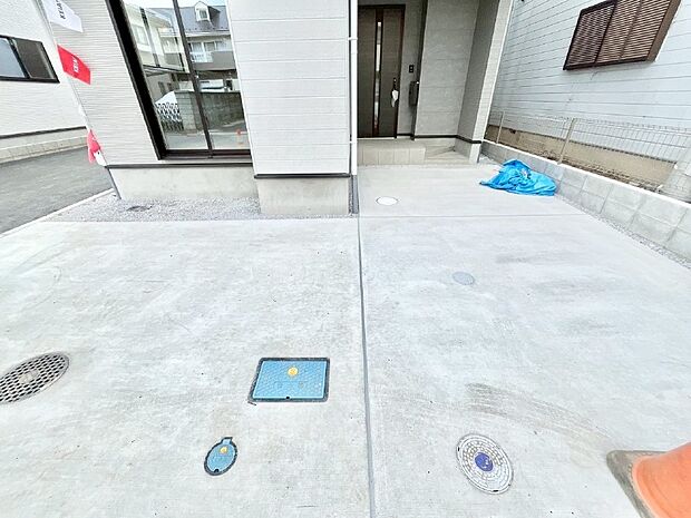 駐車2台可能!急なお客様の駐車に。また、ご家族の自転車スペースとしても大活躍。