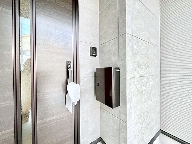 シンプルデザインのポスト。