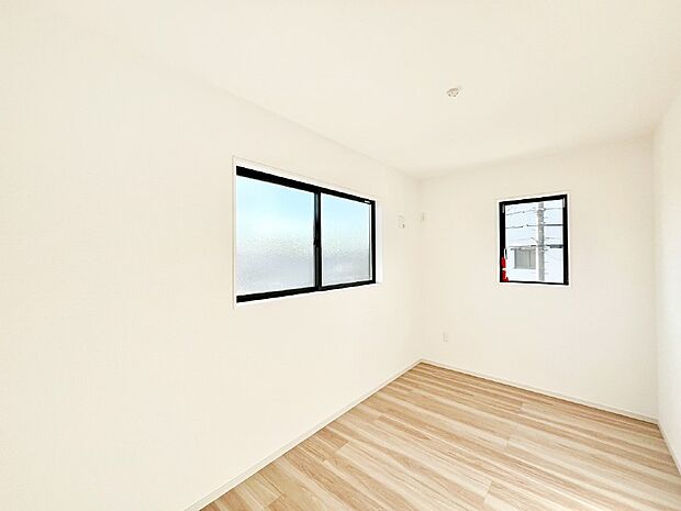 使いやすい形でベットや家具の置き方にも困ることもありません。