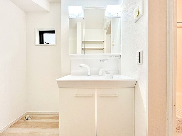 収納力と機能性に優れた洗面化粧台