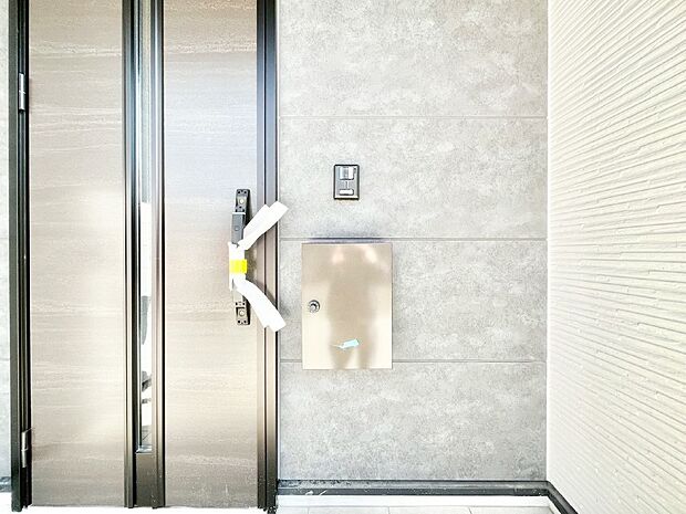 シンプルデザインのポスト。