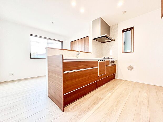 料理をしながらご家族との会話を楽しめる対面カウンターキッチン