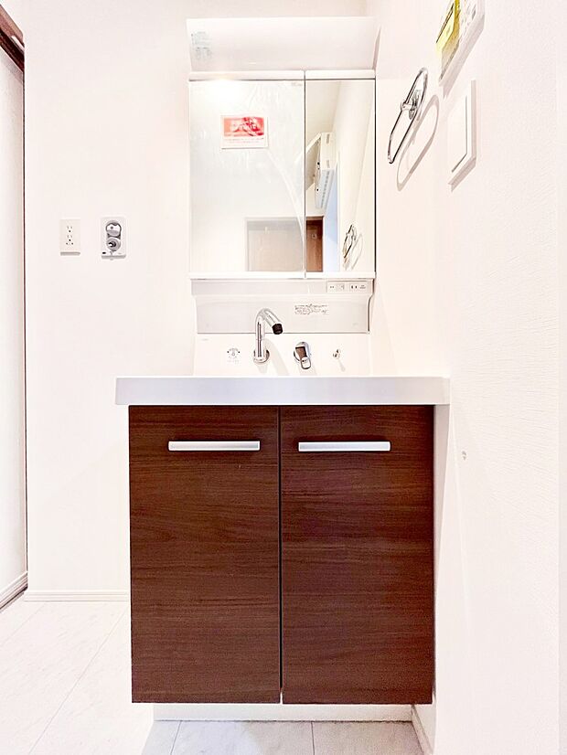 収納力と機能性に優れた洗面化粧台