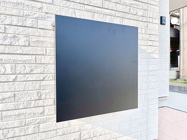 シンプルなデザインのポスト