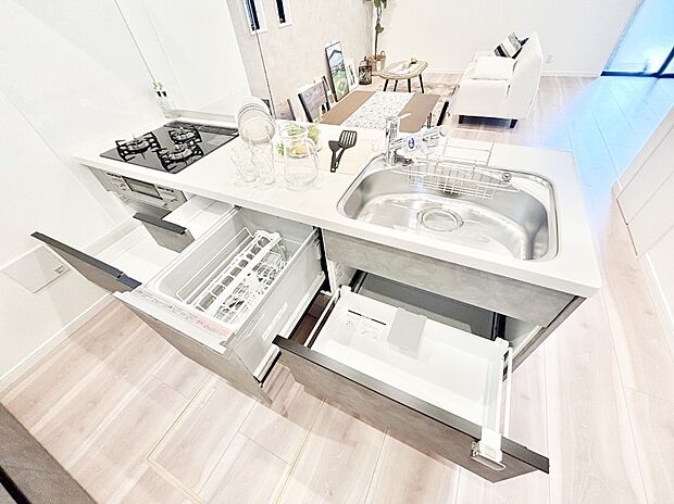 使いやすさを優先したスライド式収納タイプ！