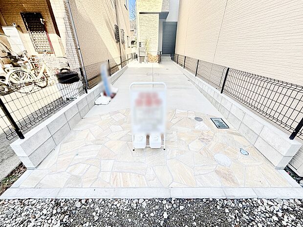 生活に欠かせない駐車スペース(車種により2台駐車可)