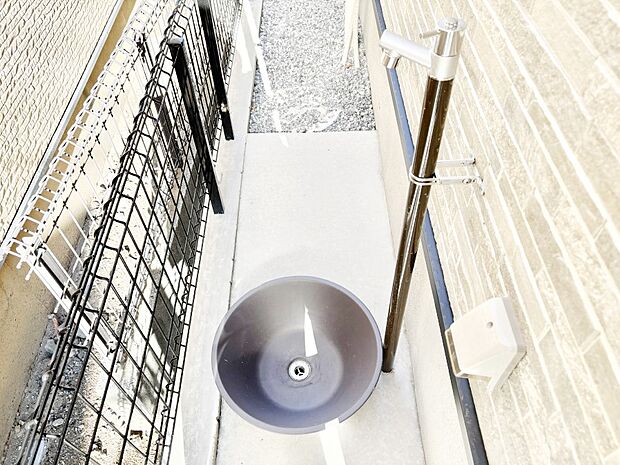 洗車や庭のお手入れやお子さまの水遊びなどに便利な外水栓