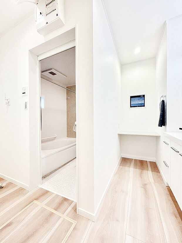 清潔感のある快適空間です。毎日の身支度も気持ち良くお使い頂けます！ 