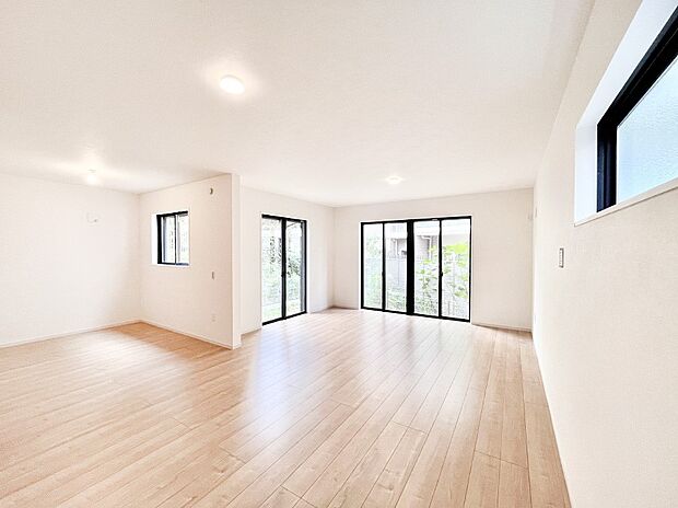 家族団らんの時間も増えそうなくつろぎのリビングダイニング。   