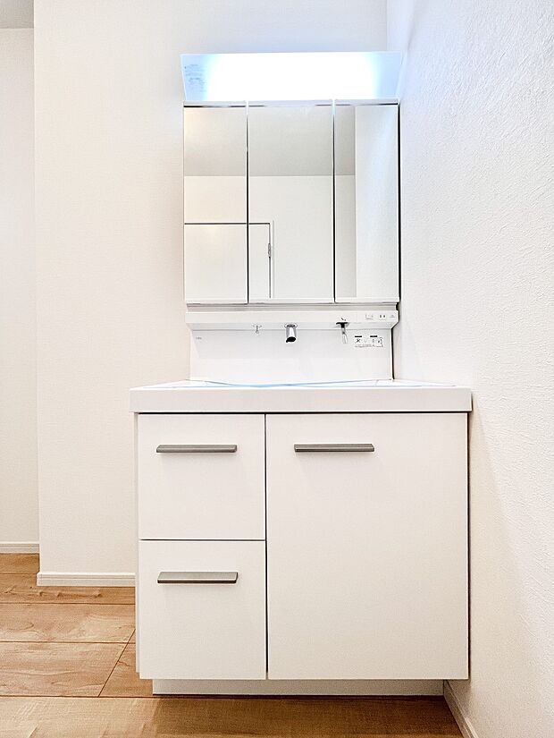 収納力と機能性に優れた洗面化粧台