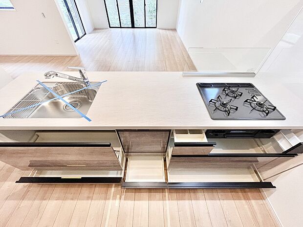 使いやすさを優先したスライド式収納タイプ！