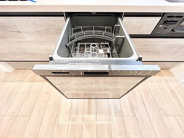 面倒なお片づけは食洗機にお任せ！家事の負担が減って、時間にも気持ちにもゆとりができます。