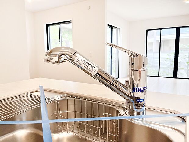 いつでも清潔なおいしいお水を。一つの水栓で水道水と浄水を使い分け。