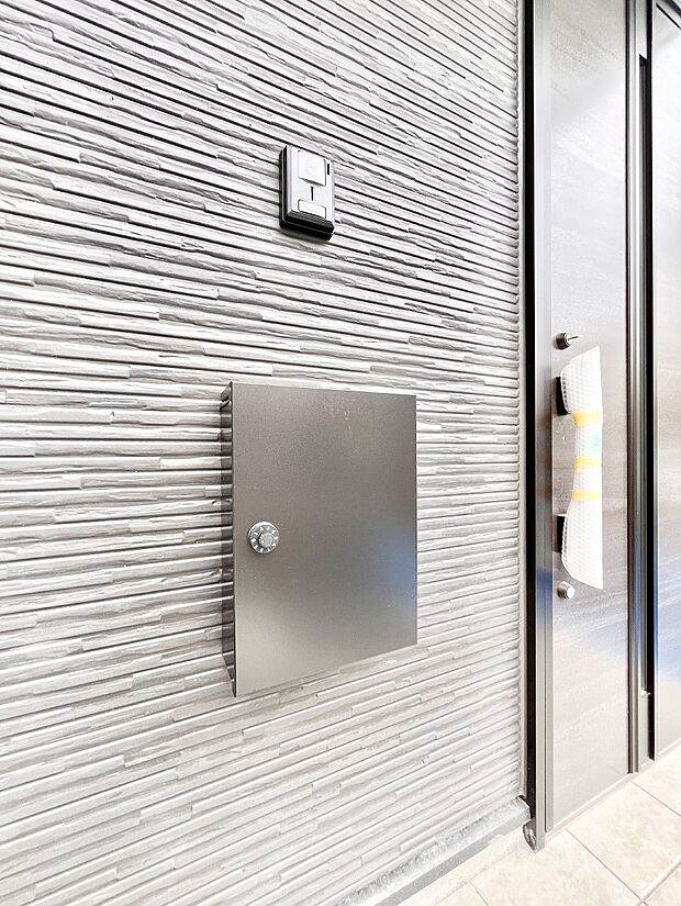 シンプルデザインのポスト。