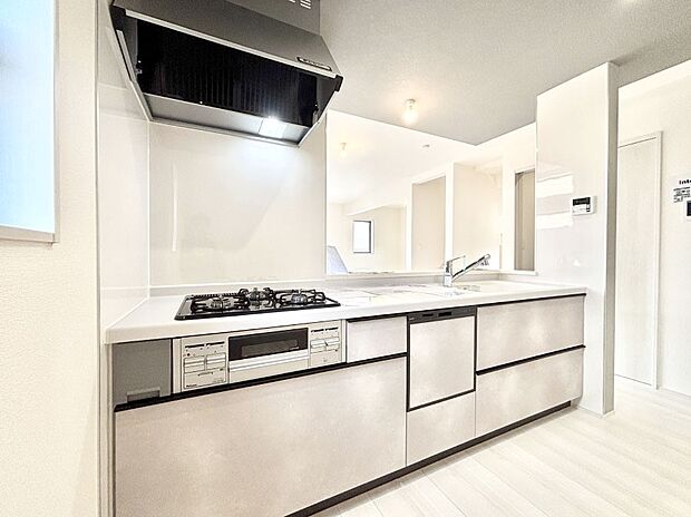 料理をしながらでもご家族との会話を楽しめる対面キッチン