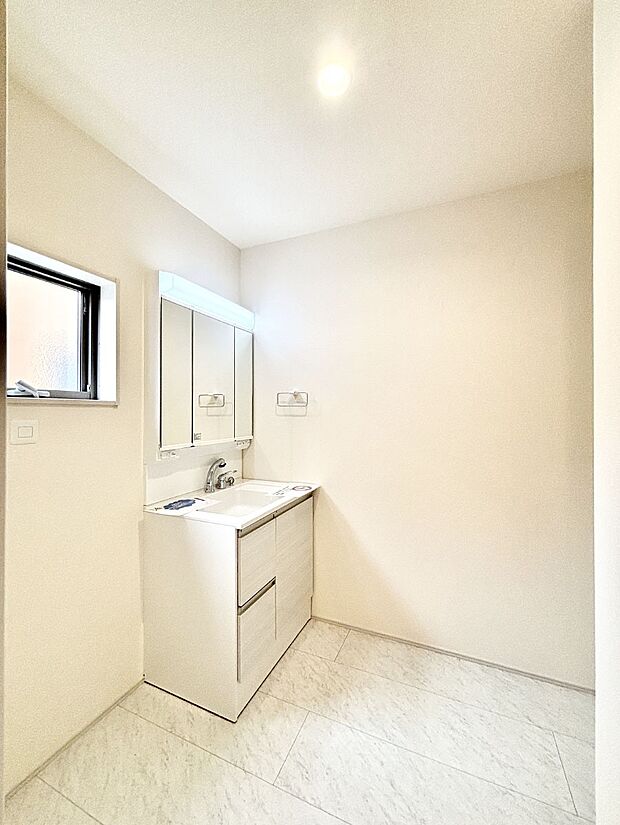 清潔感のある快適空間です。毎日の身支度も気持ち良くお使い頂けます。