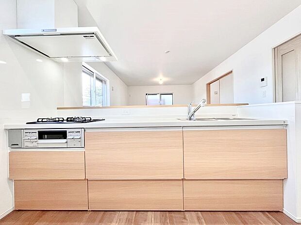 広々とした使い勝手の良いキッチンで日々のお料理も楽しくなりそう