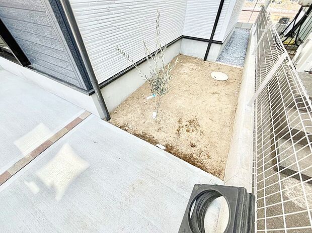 季節のお花を植えて彩りをプラス!