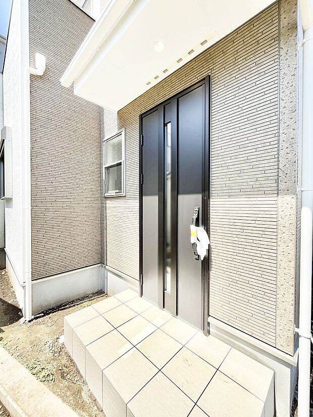 大切な家族、来客を出迎える玄関。