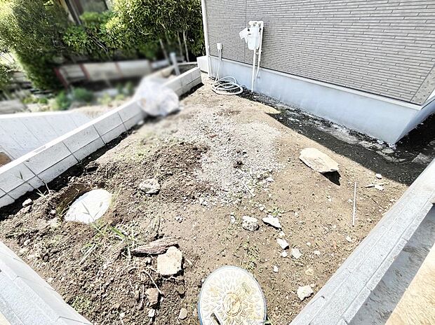 住まいに明るい光と開放感を演出してくれる庭スペース付き