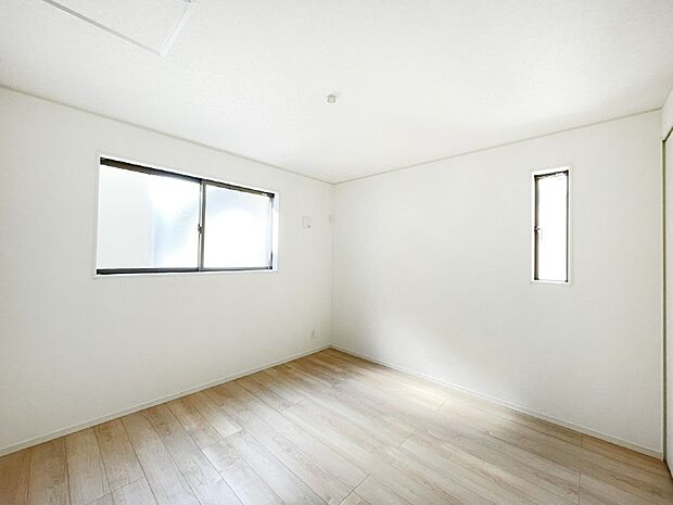 2面採光で気持ちよく自然光が取り入れられるのでお子様のお部屋にもピッタリ