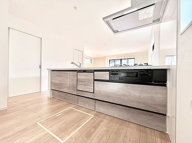 料理をしながらでもご家族との会話を楽しめる対面キッチン