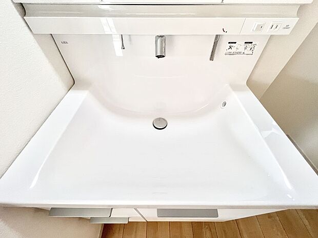 ハンドシャワー付き！使いやすい洗面台。