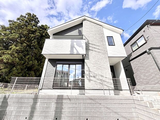 洗練された外観、上質な住空間が広がる室内は永く安心して過ごせる住居です。 