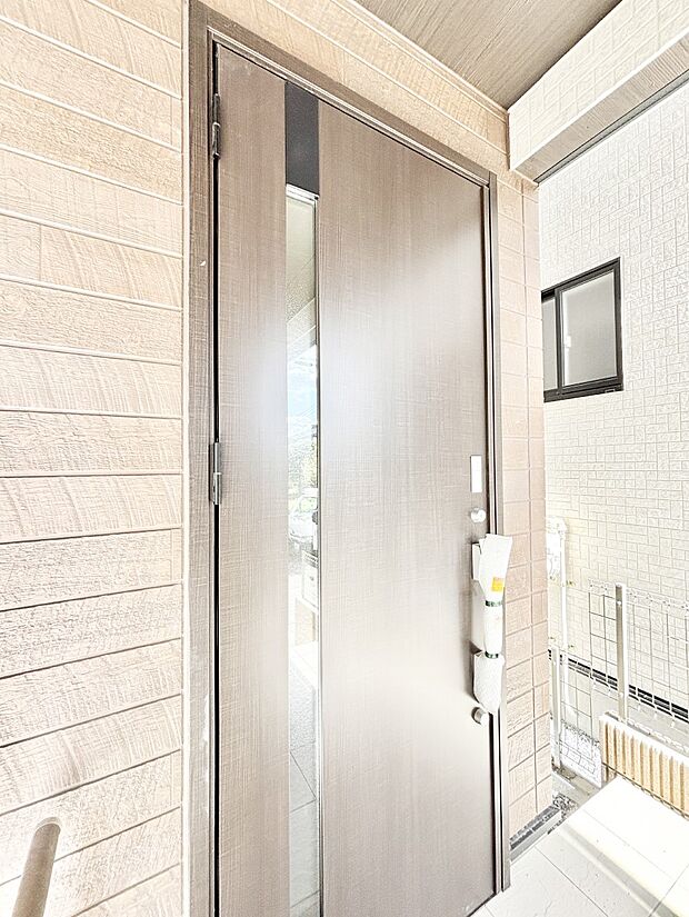 シンプルで落ち着いた雰囲気の玄関周り