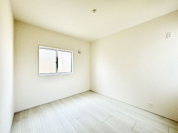 窓からのやさしい光が心地よいプライベートルーム