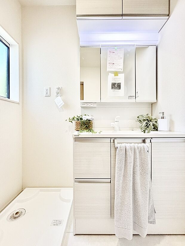 収納力と機能性に優れた洗面化粧台