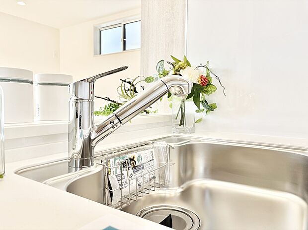 いつでも清潔なおいしいお水を。一つの水栓で水道水と浄水を使い分け。