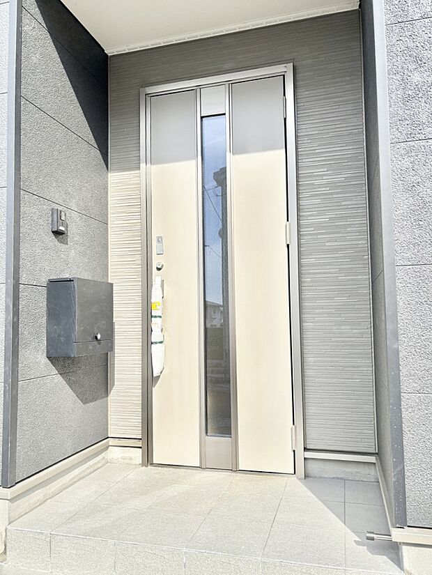 大切な家族、来客を出迎える玄関。