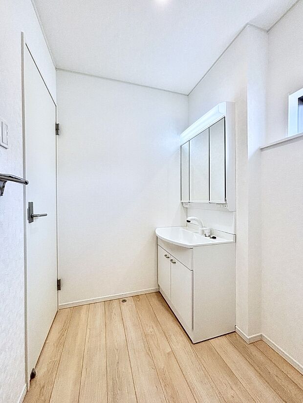 清潔感のある快適空間です。毎日の身支度も気持ち良くお使い頂けます。