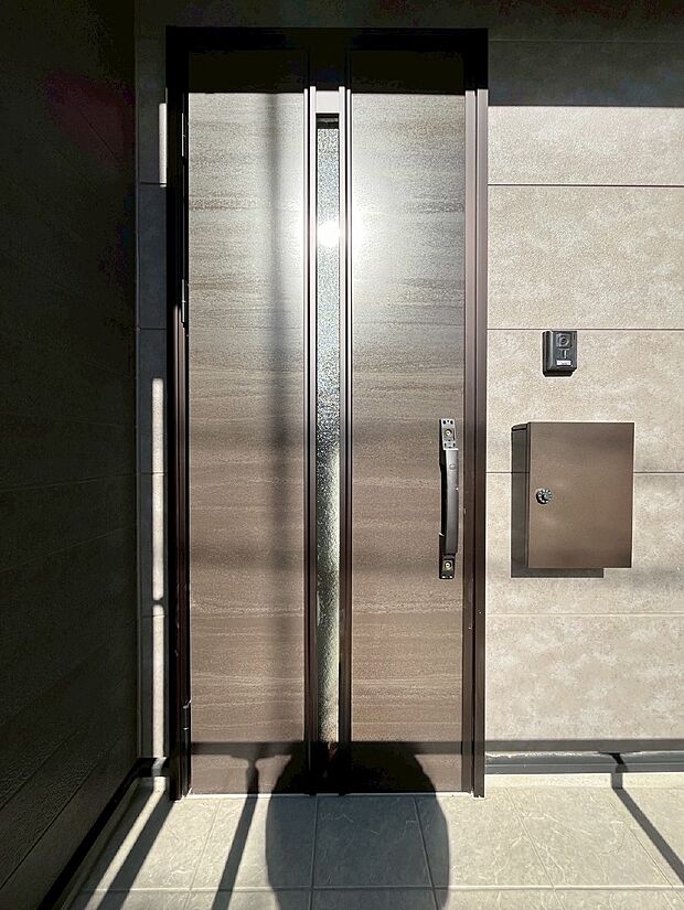 大切な家族、来客を出迎える玄関。